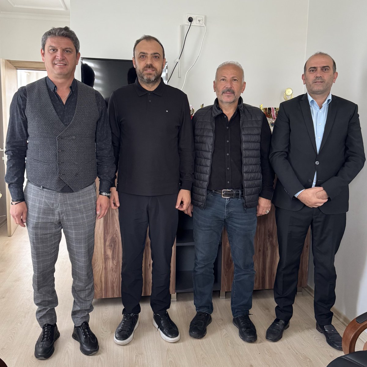 📌Serdivan 

ASKF Başkan vekilimiz Necmettin Koçak ile birlikte, Sakarya Büyükşehir Belediyesi Spor Kulübü Başkanı Enes Zengin’i ziyaret ettik.

Ziyaretimiz esnasında Erol Bülbül’le de görüşme fırsatımız oldu.

Sakarya’ya kazandırdığı başarılar ve güçlü sporcu potansiyeliyle