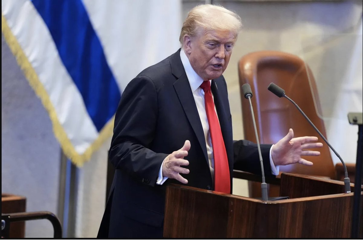 Blitzanalyse: Trump bricht in der Knesset mit sämtlichen diplomatischen Tabus 

Donald Trumps Rede in der Knesset war denkwürdig. Der US-Präsident sprach rund eine Stunde und über weite Strecken klang er, als befände er sich im Wahlkampf irgendwo in Iowa. Er pries seinen