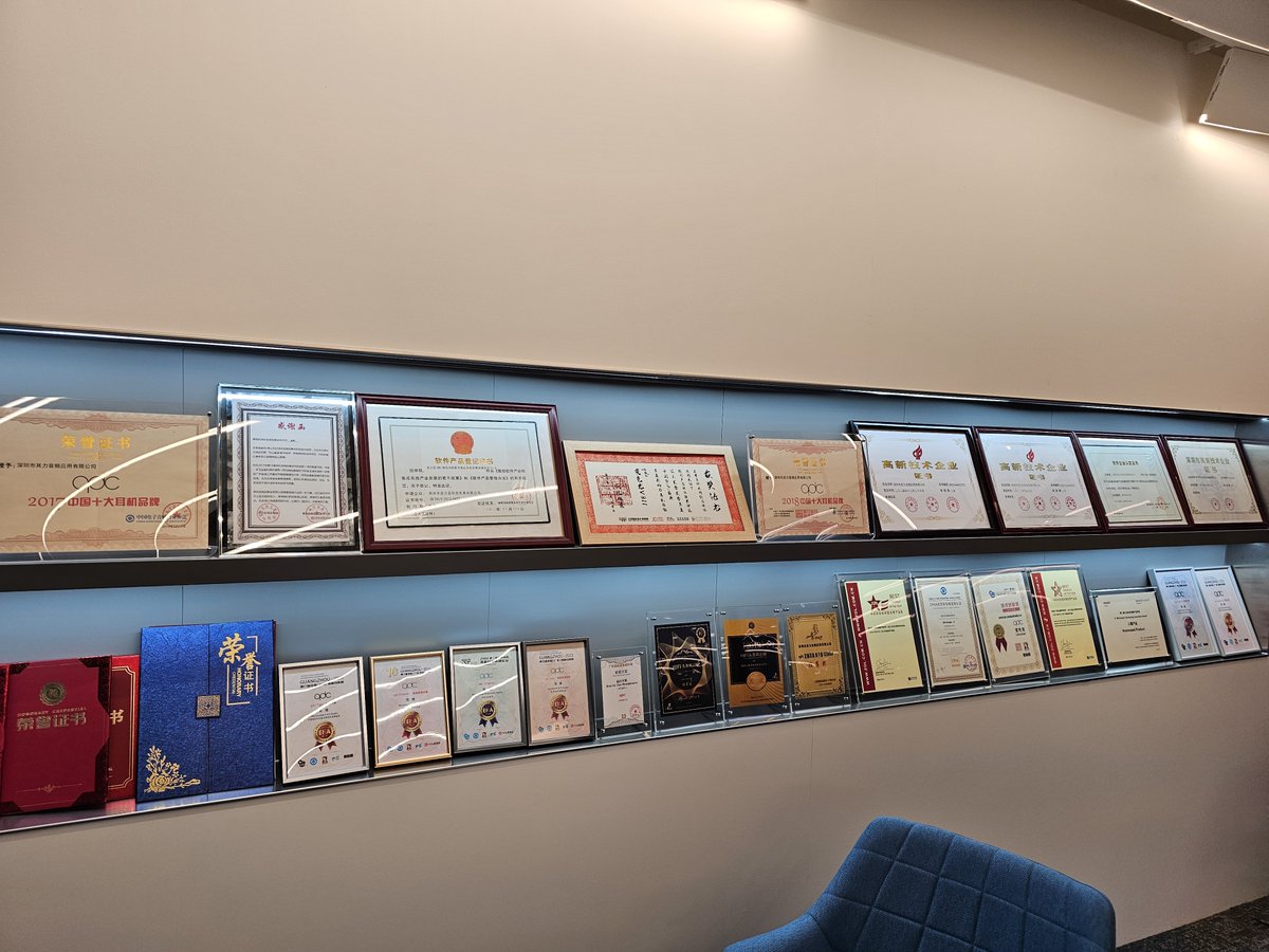 qdc のショールーム。
ステージモニターシェア70%は伊達ではなかった