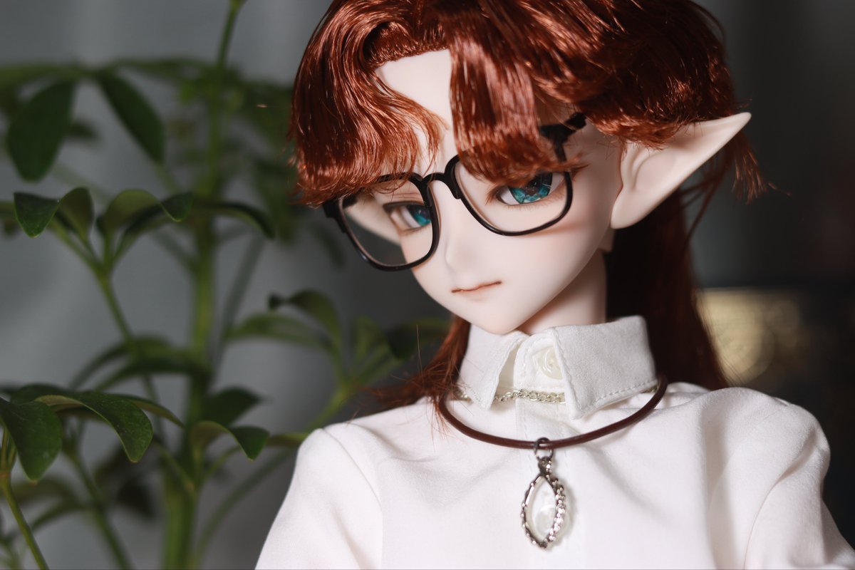 怜梛くんとてもかっこよくて白シャツが似合うお兄さん
精霊さんなのでエルフ耳です🫶

私の大好きを詰めた、イケメンお兄さんが誕生してくれたことに感謝…