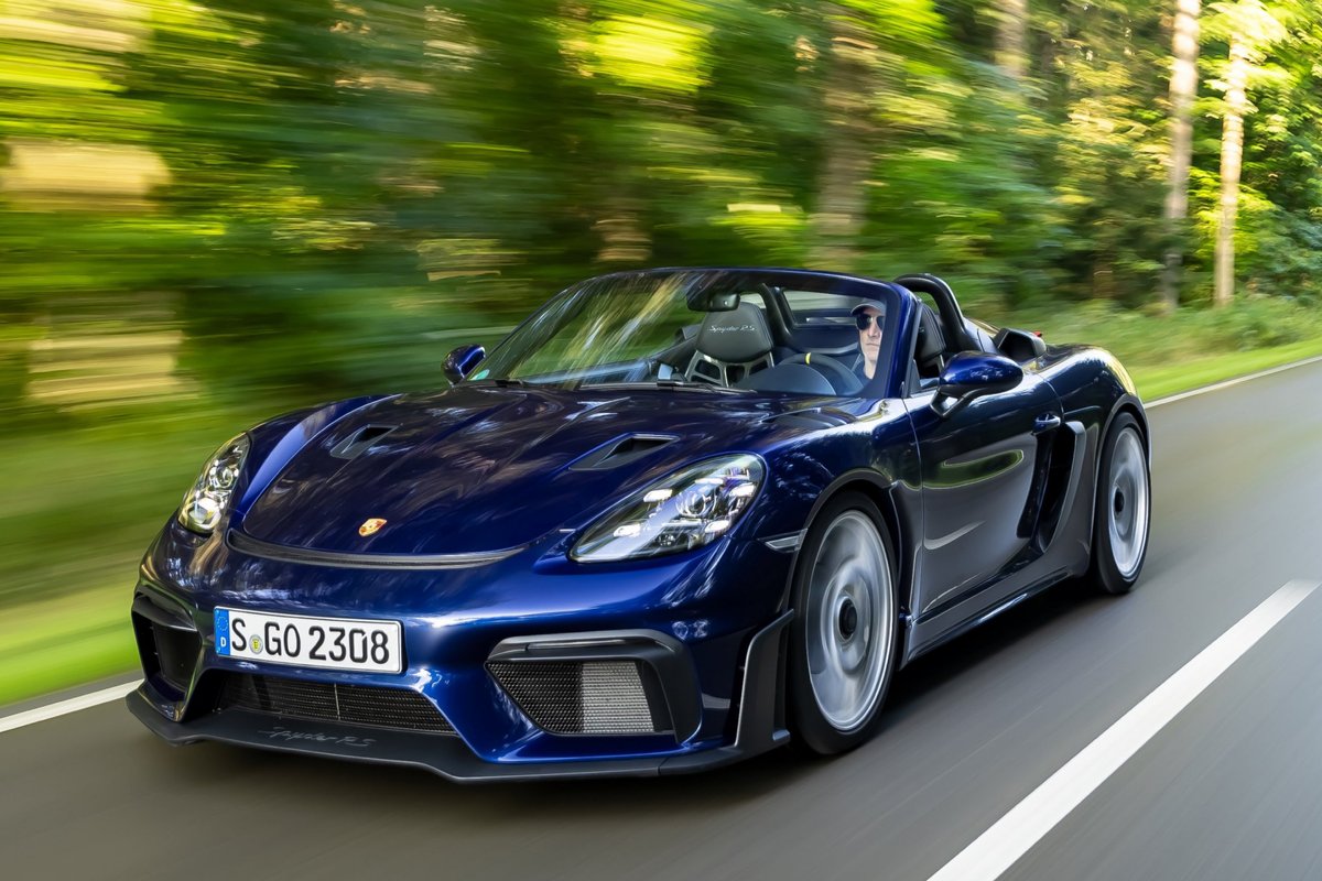 Dro4Cars's tweet image. The new #Porsche718 #SpyderRS combines the 911 GT3’s 500 PS flat-six with open-top freedom and lightweight precision.
🔵Like &amp;amp; Follow @Dro4Cars✅
#718SpyderRS #PorscheRS #PorschePerformance #PorscheMotorsport #Weissach #911GT3 #Porsche911 #DRO4CARS #dro4cars #coffee