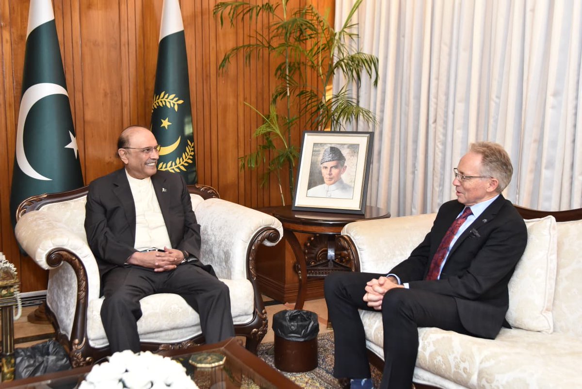 PPP (@mediacellppp) on Twitter photo صدرِ مملکت آصف علی زرداری سے آسٹریلیا کے سبکدوش ہونے والے ہائی کمشنر نیل ہاکنز کی الوداعی ملاقات
صدرِ مملکت نے نیل ہاکنز کی پاکستان اور آسٹریلیا کے تعلقات مضبوط بنانے کی کاوشوں کو سراہا
صدرِ مملکت نے کہا کہ سیاسی، معاشی اور دفاعی شعبوں میں تعاون میں پیش رفت خوش آئند ہے
صدرِ صدرِ مملکت آصف علی زرداری سے آسٹریلیا کے سبکدوش ہونے والے ہائی کمشنر نیل ہاکنز کی الوداعی ملاقات
صدرِ مملکت نے نیل ہاکنز کی پاکستان اور آسٹریلیا کے تعلقات مضبوط بنانے کی کاوشوں کو سراہا
صدرِ مملکت نے کہا کہ سیاسی، معاشی اور دفاعی شعبوں میں تعاون میں پیش رفت خوش آئند ہے
صدرِ