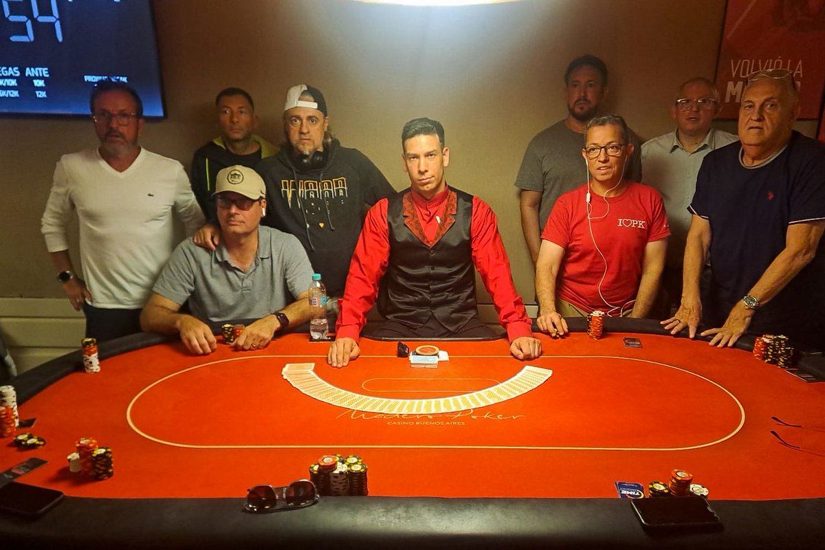 MaderoPoker's tweet image. 🔥 ¡Así se vivieron las mesas del finde largo en Madero Poker! 🔥
Pura acción, grandes jugadas y momentos que dieron que hablar 🎯
👀 No te pierdas la próxima publicación, donde te contamos quiénes se llevaron los 🏆
#MaderoPoker #PokerLife #FinalTable