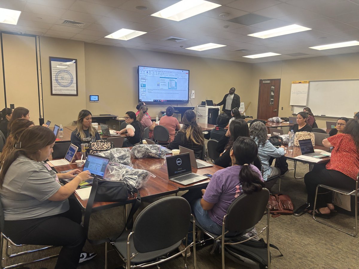 CISD_ML's tweet image. Happening Now: Busy morning with our Dual Teachers from @CISDDeZavala, @NHFineArtsMag  and @BrownBobcats for iReady training #2!