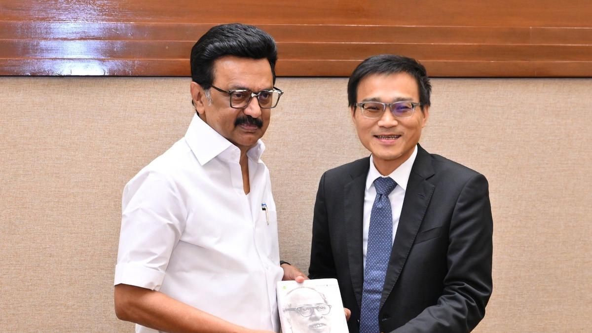 IndianTechGuide's tweet image. 🚨 Breaking news: Foxconn announces investment of ₹15,000 cr in Tamil Nadu, creating 14,000 engineering jobs.