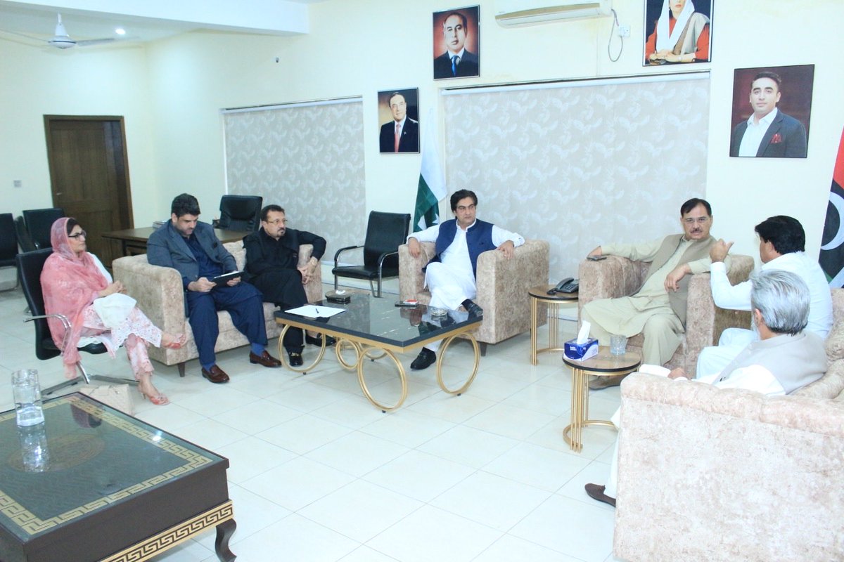 SyedMAliShah_'s tweet image. پاکستان پیپلز پارٹی خیبر پختونخوا میڈیا اسٹریٹجک کمیٹی کے اراکین کا اجلاس مرکزی سیکرٹری جنرل محمد ہمایون خان کی زیر صدارت منعقد ہوا، جس میں صوبائی صدر سید محمد علی شاہ باچا، صوبائی سیکرٹری اطلاعات امجد خان آفریدی، ڈپٹی سیکرٹری اطلاعات گوہر انقلابی، طاہر عباس، ممبر صوبائی اسمبلی…