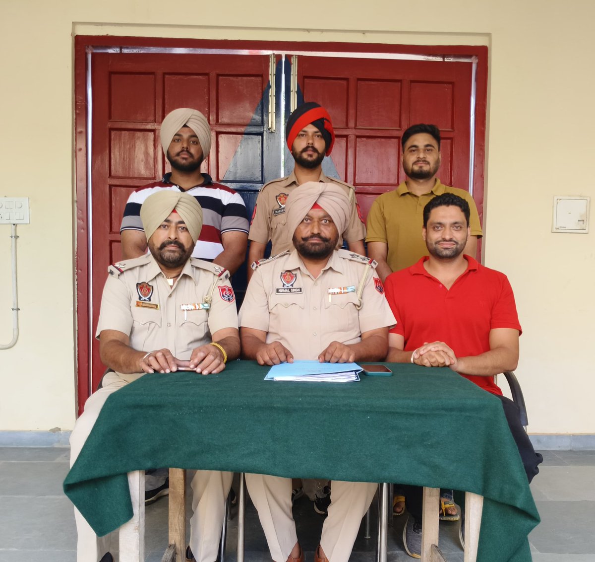 Jal_R_Police's tweet photo. ਸੀ.ਆਈ.ਏ ਸਟਾਫ ਜਲੰਧਰ ਦਿਹਾਤੀ ਵੱਲੋਂ ਵੱਡੀ ਕਾਰਵਾਈ — 101 ਗ੍ਰਾਮ ਹੈਰੋਇਨ ਸਮੇਤ 2 ਨਸ਼ਾ ਤਸਕਰ ਗ੍ਰਿਫਤਾਰ 💊🚔 ਨਸ਼ੇ ਖ਼ਿਲਾਫ਼ ਜੰਗ ਜਾਰੀ! 💪
#JalandharRuralPolice #PunjabPolice #CIATeam #WarOnDrugs #SayNoToDrugs #DrugFreePunjab #PoliceAction #CrimeControl #TeamWork https://t.co/I2aQvEp1FG