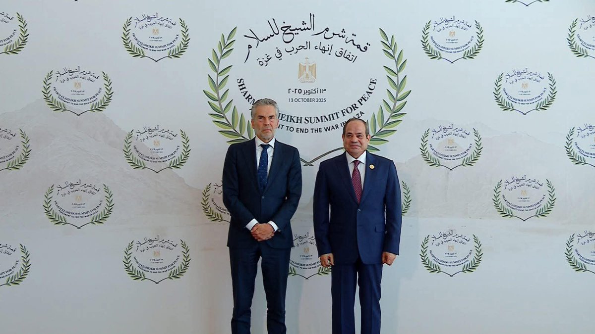 2RZ22's tweet photo. من أرض السلام.. مصر تكتب فصلًا جديدًا في التاريخ.
قادة العالم يجتمعون في شرم الشيخ برئاسة الرئيس عبد الفتاح السيسي والرئيس الأمريكي دونالد ترامب، من أجل إحلال السلام في غزة.

ستظل مصر منبع القوة والحكمة، وشعبها الواعي هو الداعم الأكبر لقيادتها العظيمة.

#تحيا_مصر https://t.co/929ngm56Q7