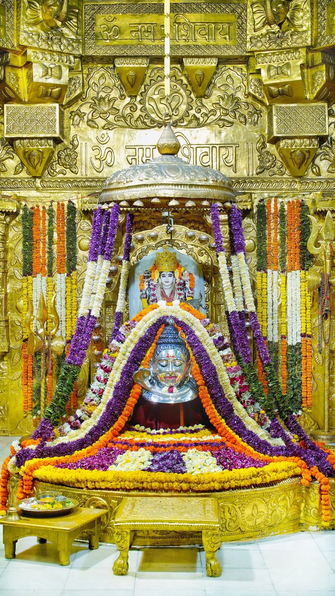 श्री सोमनाथ महादेव मंदिर,
प्रथम ज्योतिर्लिंग - गुजरात (सौराष्ट्र)
दिनांकः 13 अक्टूबर  2025, अश्विन कृष्ण सप्तमी - सोमवार
सायं श्रृंगार
10255815
#somnath #mahadev #shivji
#bhakti #somnathlivedarshan #somnathtemple