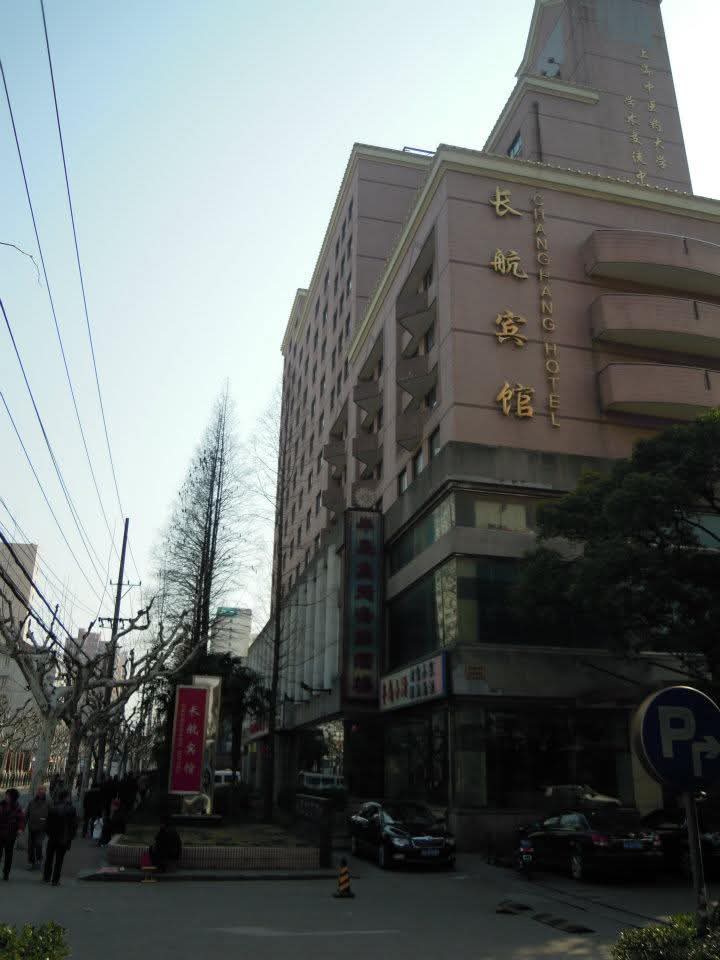 mido_u13's tweet image. 上海②

初日は夜に到着
夕飯兼ねて田子坊へ(1枚目)
店ほとんど閉まってるし暗いしでちょっと怖かったんだけど、改めてガイドブック見たら雑貨屋さんとかいっぱいあって昼間に行きたい場所だった
2、3枚目は泊まったホテル
思ったよりお部屋綺麗
4枚目はホテルの目の前にあったファミマ→