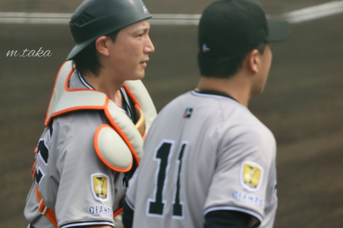 先頭2塁打打たれた後にすかさずマー君の元に行って話しながら腰ポンしてた🥰
#田中将大 #小林誠司　
#giants 
2025.10.08宮崎