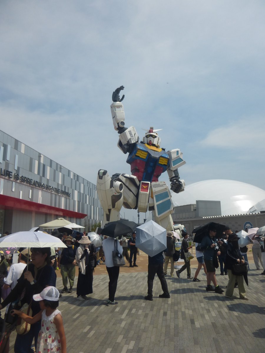 tsmt02's tweet photo. #EXPO2025 #大阪・関西万博 #EXPO2025Forever #GNFP #ガンダムパビリオン 外しか見られなかったけどGUNDAM NEXT FUTURE PAVILION等身大ガンダム像 https://t.co/lKEXAYVnVU