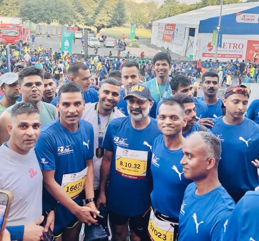 SoldierNationF1's tweet photo. Air Chief ran the Delhi 21 km Half Marathon alongside over 250 Air Warriors and their families! https://t.co/iSBue6EE9R