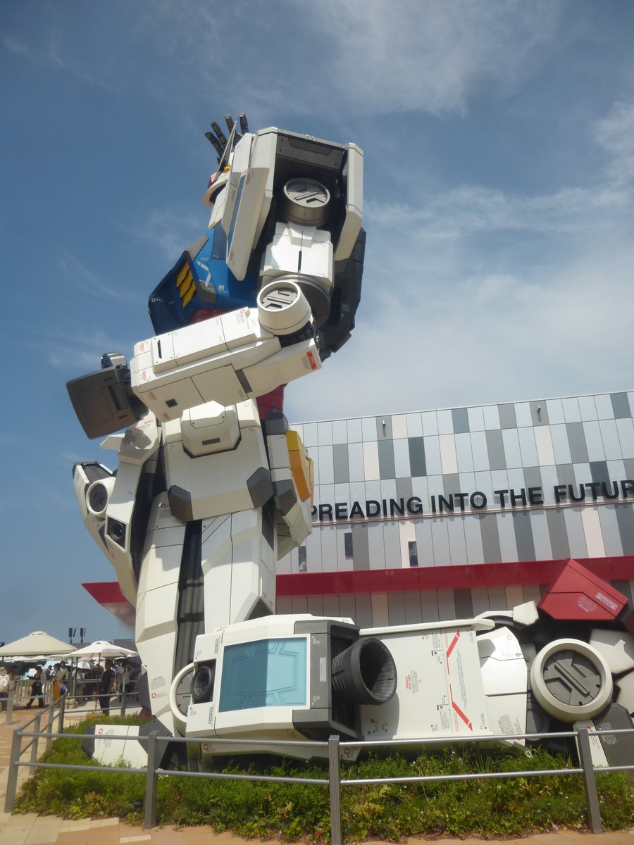 tsmt02's tweet photo. #EXPO2025 #大阪・関西万博 #EXPO2025Forever #GNFP #ガンダムパビリオン 外しか見られなかったけどGUNDAM NEXT FUTURE PAVILION等身大ガンダム像 https://t.co/lKEXAYVnVU