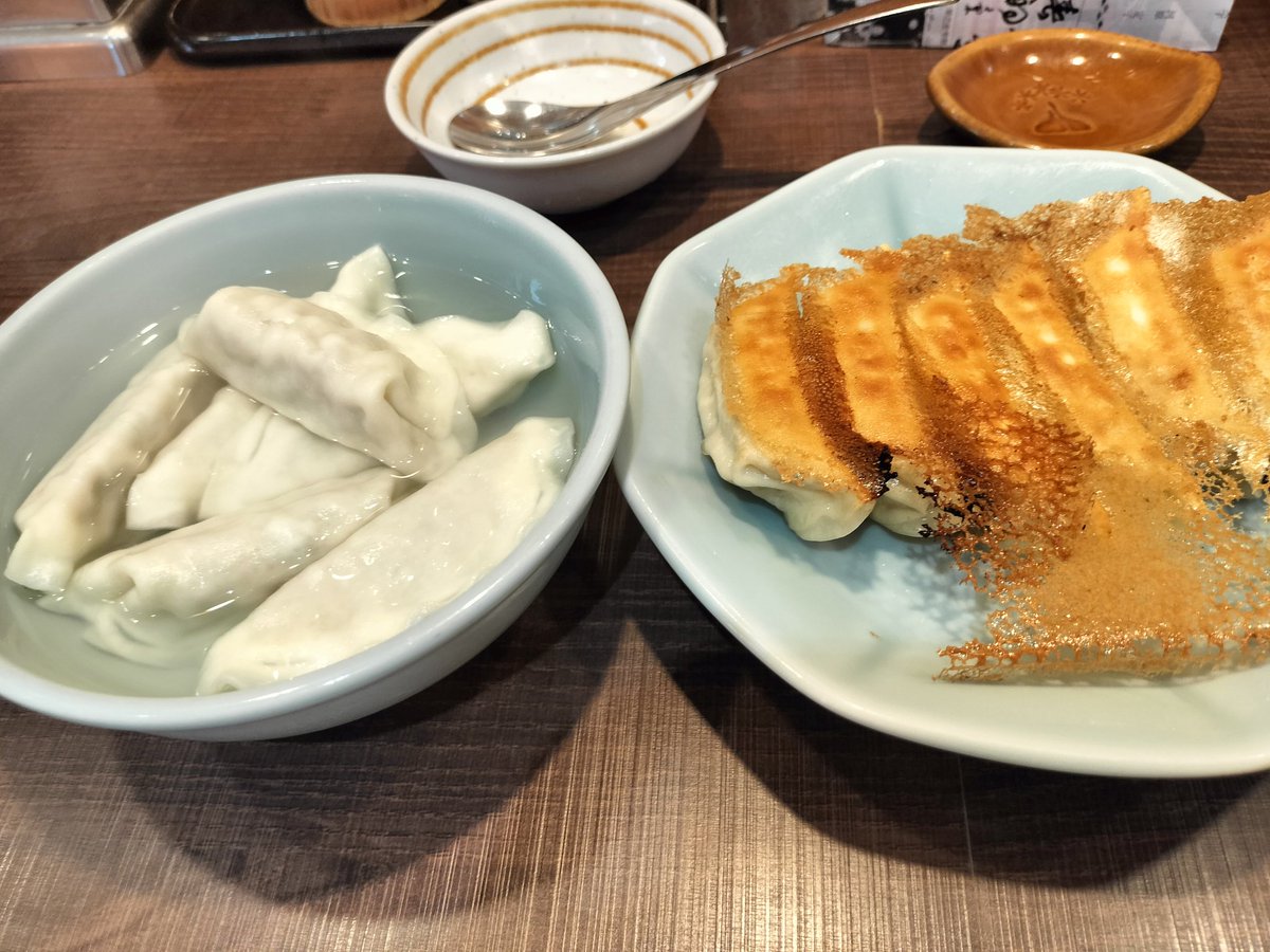 昨日の宇都宮ドライブ②
マンホールカードの後はー
宇都宮に来たら餃子!!　餃子!!🥟🥟
みんみん真岡店!
宇都宮市内の店舗は混んでそう＆駐車場のこともあり、真岡店がお気に入り
14時過ぎに着いて、40分待ち位でした
おいしかった😋
#餃子　#みんみん
