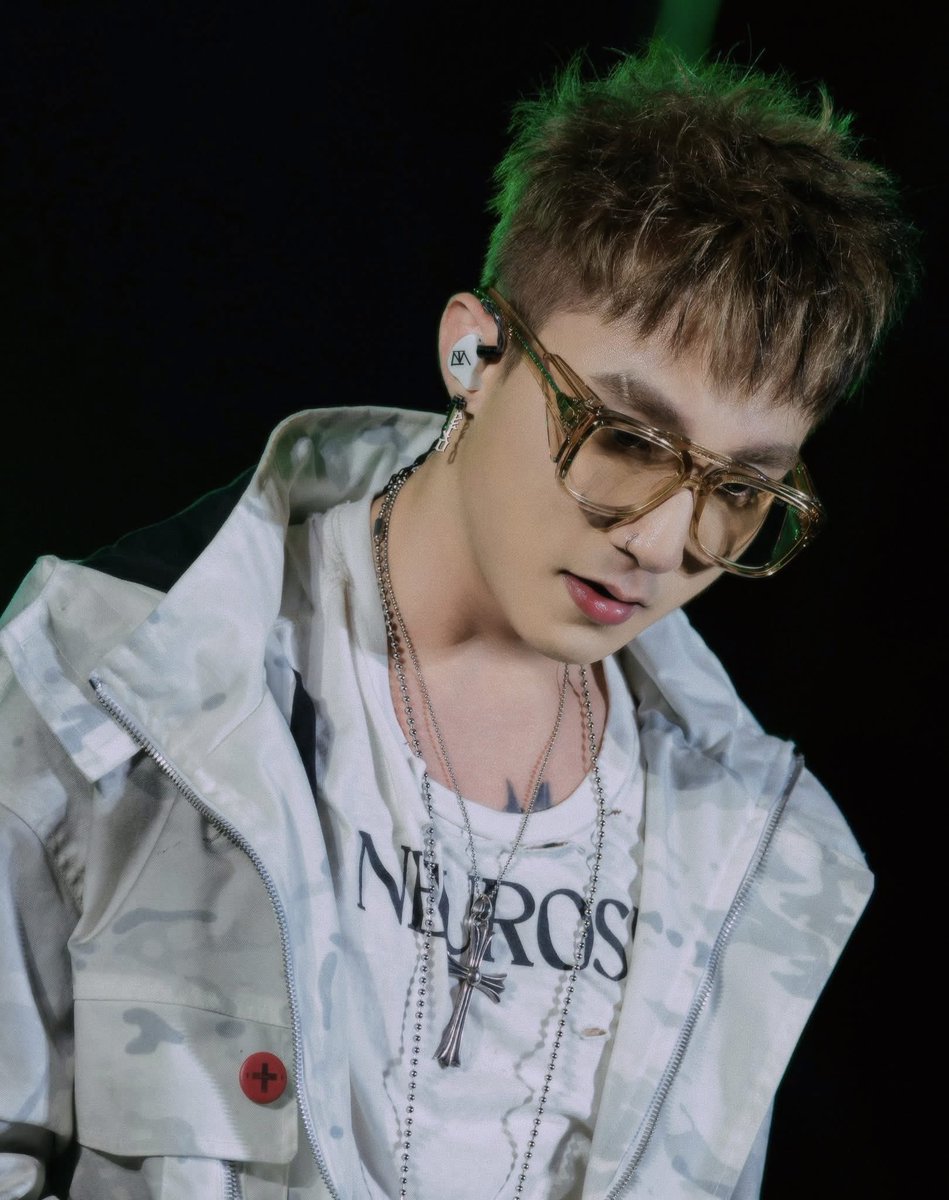 Bong85_TOM's tweet photo. Hứa cũng nhau trưởng thành, cũng nhau già đi. Nhưng tôi thấy chỉ có mỗi em ấy trẻ lại còn chúng tôi đã già đi theo thời gian 
#sontungmtp
@sontungmtp777 https://t.co/dt4FNSBHtF