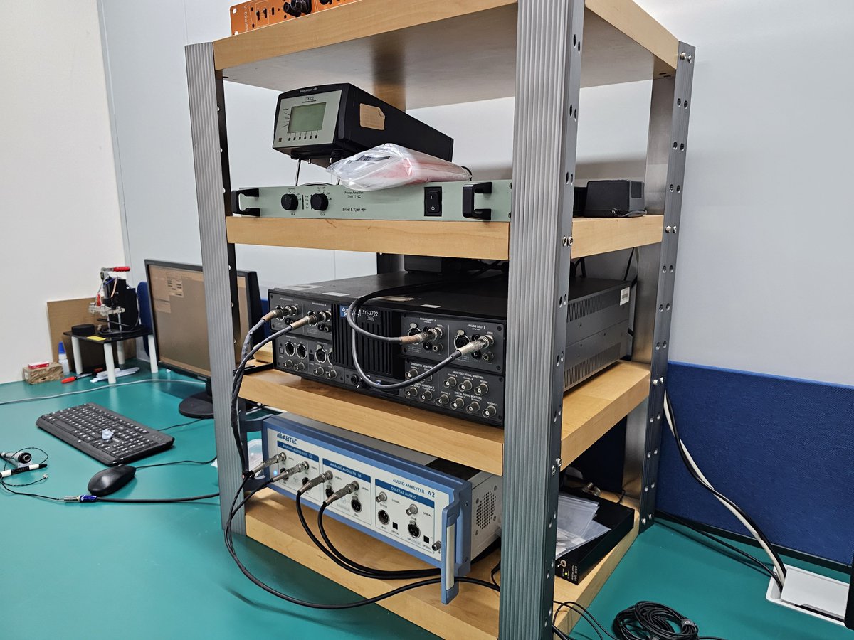 qdc イヤホンの製造ルーム
1枚目は3Dプリンターね