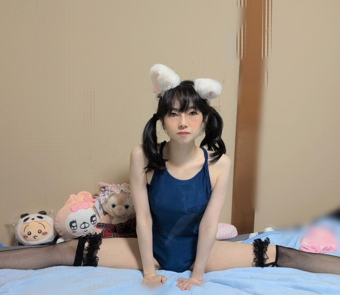スクール水着＆猫耳で
180度開脚( *・ω・)ノ
柔軟しましょ(๑•̀ㅂ•́)و✧
ツインテール⌒(´❛-❛`)⌒

#軟体 
#コスプレ