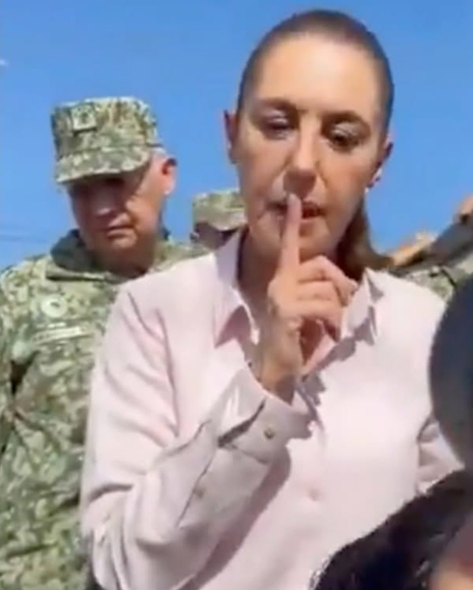 #KornoConTraje Lamemtable que la presidenta con A haga eso y se comporte asi ante un desastre como lo de Veracruz!