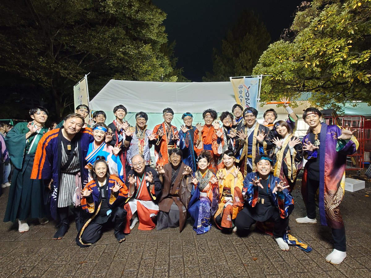 michiyosa's tweet photo. #みちのくYOSAKOIコンテスト 
決勝ステージに進出した11チーム
代表者の皆さまで1枚📸

表彰式前の貴重な一枚です✨

熱い演舞を届けてくださった参加チームの皆さま、ありがとうございました！

@yosakoi_wadachi
@uchouten2004_
@appare_akita
@Live_Start_
@yayoikko841
@borotobi400
@wakakeyaki
@asaka_yuwakai
@kaido_ishari
@Hyakka_Mit
@amata_yosakoi

#仙台みちのくYOSAKOIまつり #みちYOSA