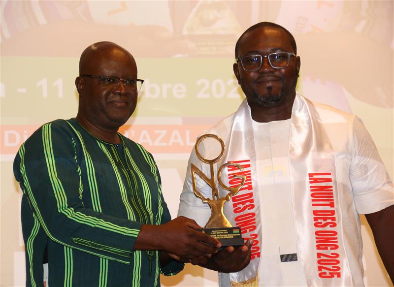 SaveChildrenBF's tweet image. 🏆 @SaveChildrenBF  élue Meilleure ONG de l’année 2025 et Meilleure ONG humanitaire lors de la #NuitDesONG !
Une reconnaissance de notre engagement pour chaque enfant : apprendre, survivre, être protégé.❤️
#SaveTheChildren #BurkinaFaso #LeadershipHumanitaire