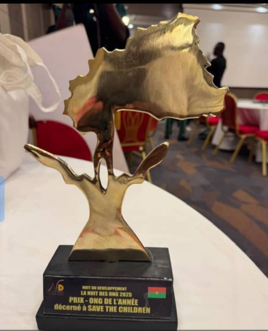 SaveChildrenBF's tweet image. 🏆 @SaveChildrenBF  élue Meilleure ONG de l’année 2025 et Meilleure ONG humanitaire lors de la #NuitDesONG !
Une reconnaissance de notre engagement pour chaque enfant : apprendre, survivre, être protégé.❤️
#SaveTheChildren #BurkinaFaso #LeadershipHumanitaire