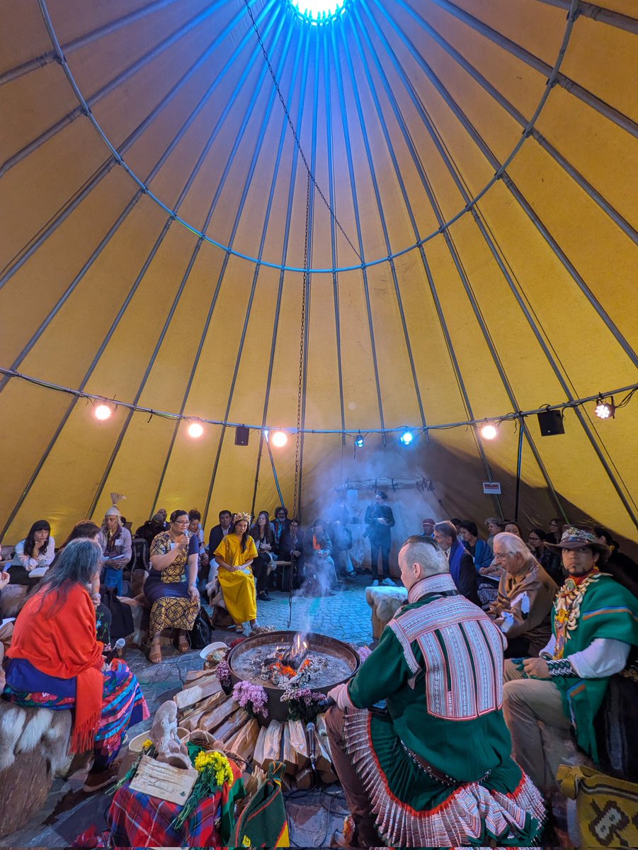 FAOIndigenous's tweet image. Indigenous Peoples' elders and leaders gathered around the fire in the Sámi Indigenous Nomadic Tents to share messages of HOPE for our common future 

#IndigenousPeoplesGlobalHub