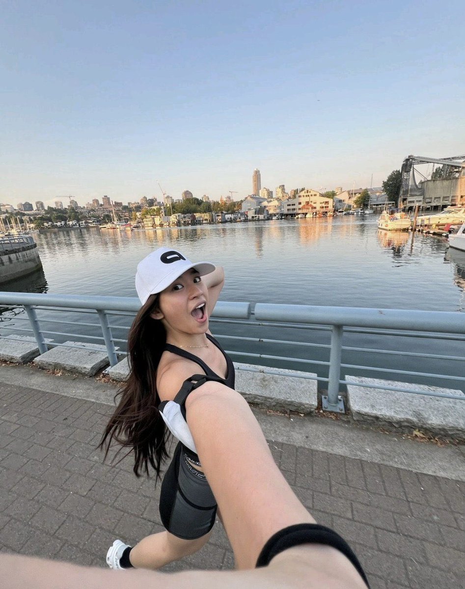 in our running era 🏃🏻‍➡️🏃🏻‍♀️‍➡️ #biniAiah 

#bsd #BloomSelfieDay