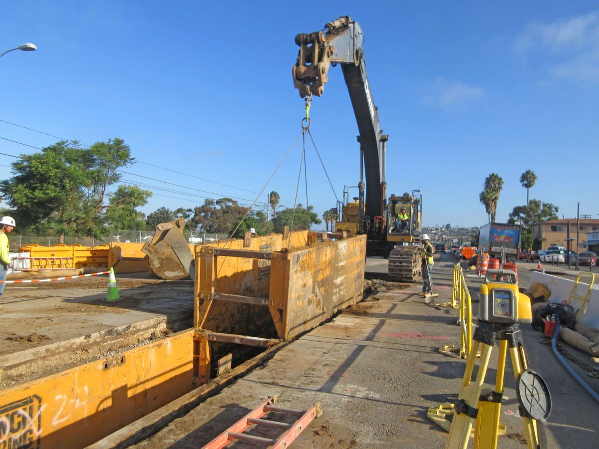 SukutTeam's tweet photo. Mainline installation is progressing at our Pure Water Pipeline site in San Diego! Crews are installing 30" steel pipe, bringing us to 90% complete on mainline pipe. A major step forward in delivering sustainable water to the community. https://t.co/EULa8sPhjI #sukutconstruction https://t.co/yBdlHnNCG1