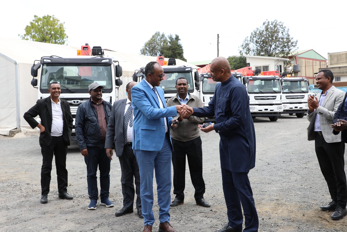 UNICEF, with funding from <a href="/BMZ_Bund/">Bundesentwicklungsministerium</a> through <a href="/KfW_int/">KfW</a>, handed over five crane-mounted trucks to the Ministry of Water and Energy to support fast repairs of water and sanitation systems in conflict-affected areas.