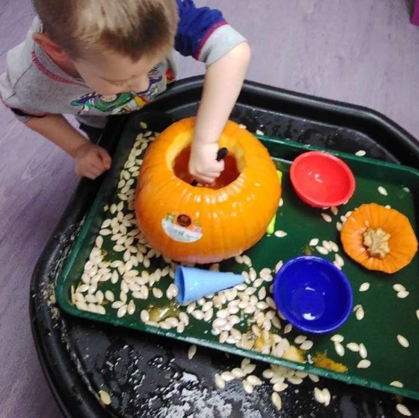 JancettGroup's tweet image. Our Ross Road nursery children's Core book is Pumpkin Soup and the children have been exploring a pumpkin in their messy play, cutting it open and looking and feeling inside of it! #messyplay #corebook #nursery #earlyyears #wallington #carshalton