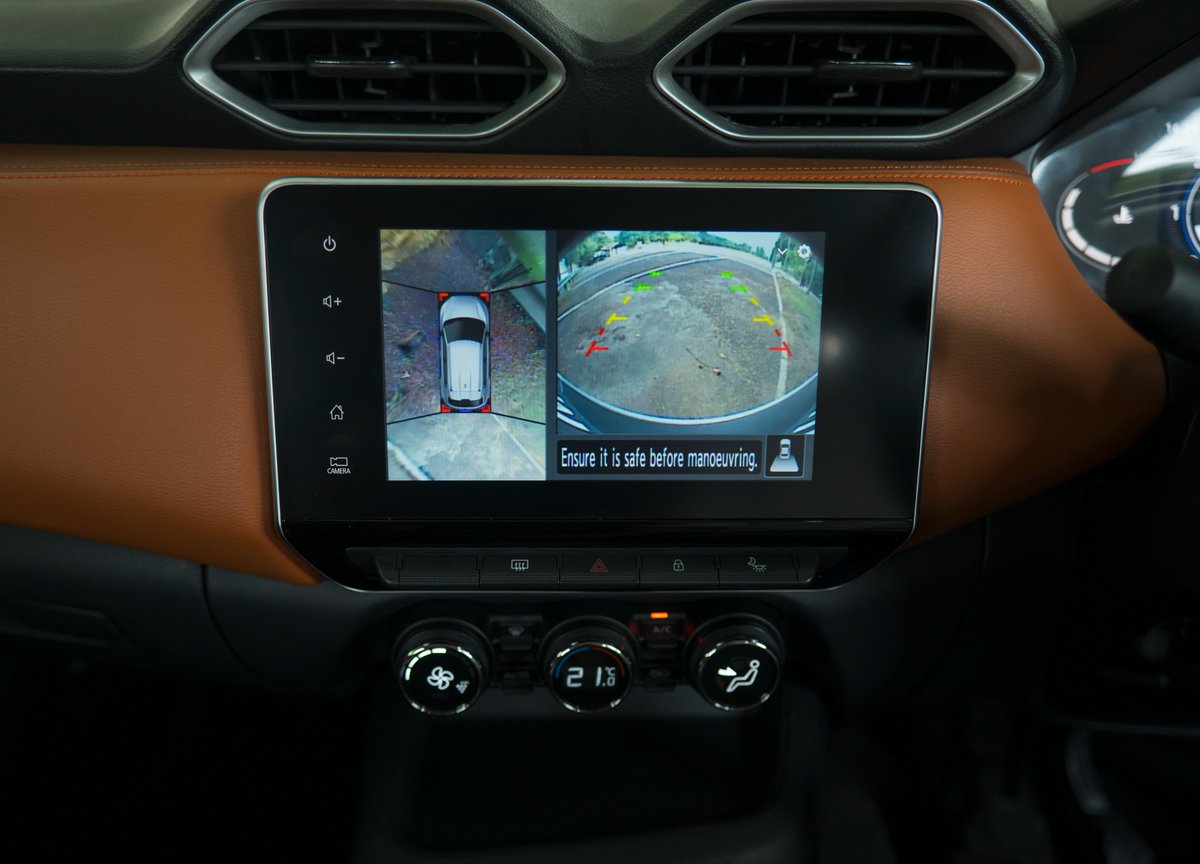 nissanza's tweet image. Back up like a pro. The Magnite&apos;s rear camera and censors make every reverse effortless #DEFYORDINARY #NISSANSA Discover more: bit.ly/3u0fUlW