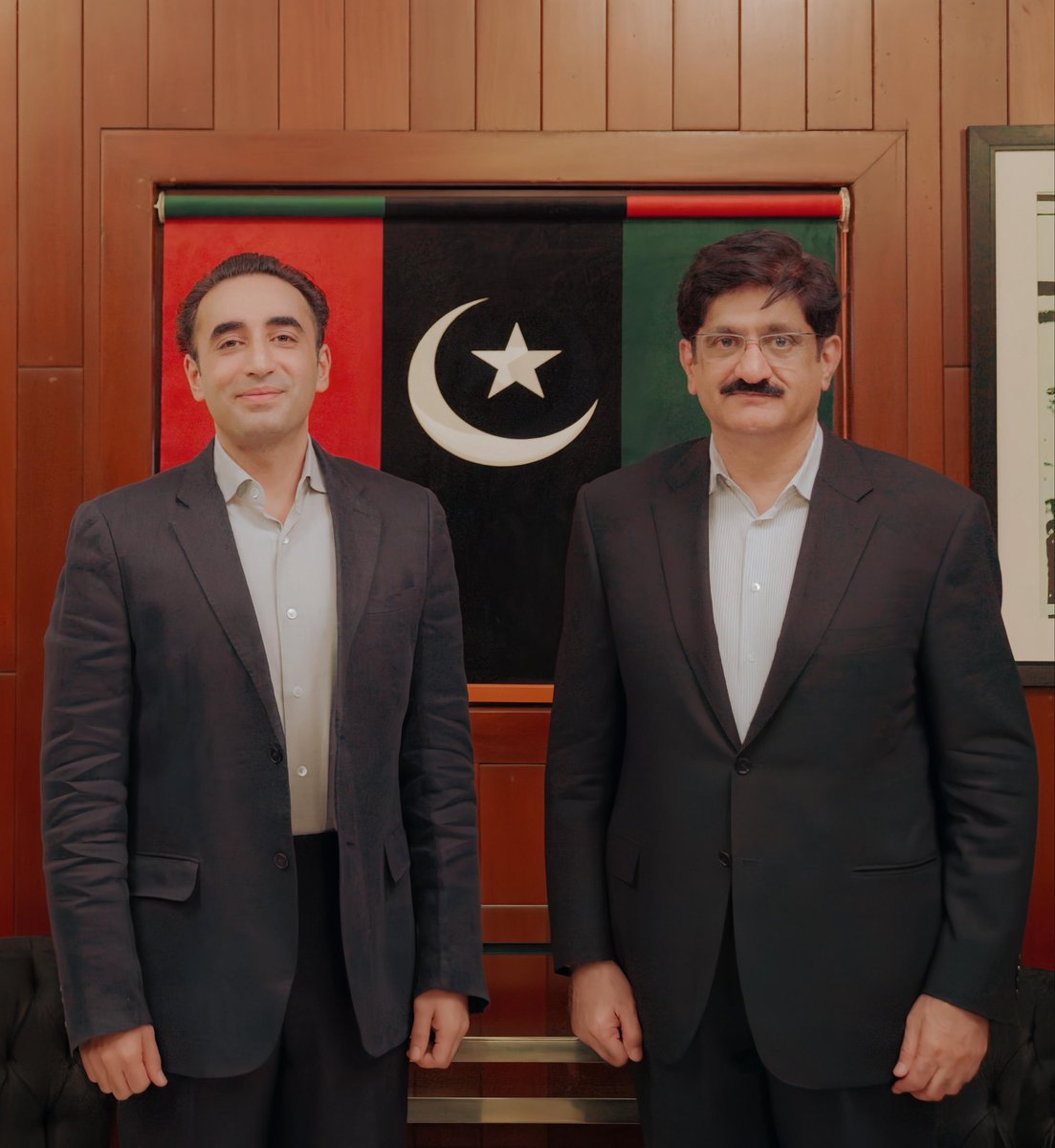 PPP (@mediacellppp) on Twitter photo کراچی: پاکستان پیپلزپارٹی کے چیئرمین بلاول بھٹو زرداری سے سندھ کے وزیراعلی سید مراد علی شاہ نے بلاول ہاؤس میں ملاقات کی اور صوبے میں قیام امن کی صورت حال سمیت اہم انتظامی امور پر بریفنگ دی۔
<a href="/BBhuttoZardari/">Bilawal Bhutto Zardari</a> 
<a href="/MuradAliShahPPP/">Murad Ali Shah</a> کراچی: پاکستان پیپلزپارٹی کے چیئرمین بلاول بھٹو زرداری سے سندھ کے وزیراعلی سید مراد علی شاہ نے بلاول ہاؤس میں ملاقات کی اور صوبے میں قیام امن کی صورت حال سمیت اہم انتظامی امور پر بریفنگ دی۔
<a href="/BBhuttoZardari/">Bilawal Bhutto Zardari</a> 
<a href="/MuradAliShahPPP/">Murad Ali Shah</a>