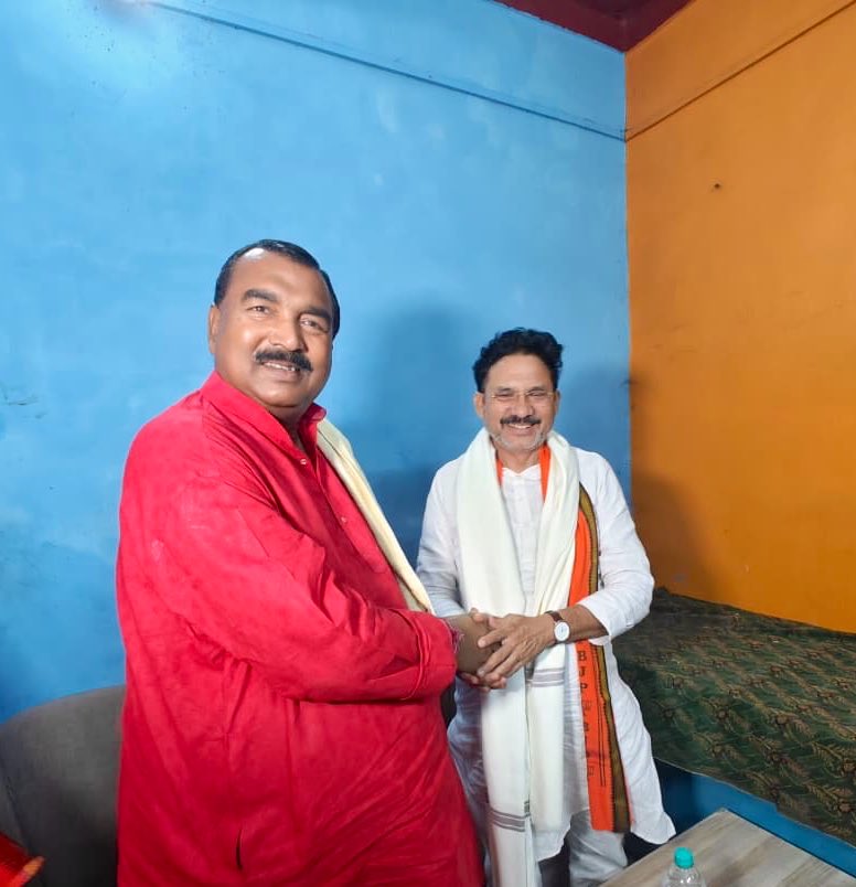 devusinh's tweet image. बिहार सरकार के आपदा प्रबंधन मंत्री श्री विजय कुमार मंडल जी के आवास पर अररिया जिला अध्यक्ष श्री आदित्य नारायण झा जी तथा सिकटी विधानसभा के मंडल अध्यक्षों की उपस्थिति में बैठक आयोजित की गई, जिसमें संगठन विस्तार एवं आगामी कार्यक्रमों पर विस्तृत चर्चा हुई।