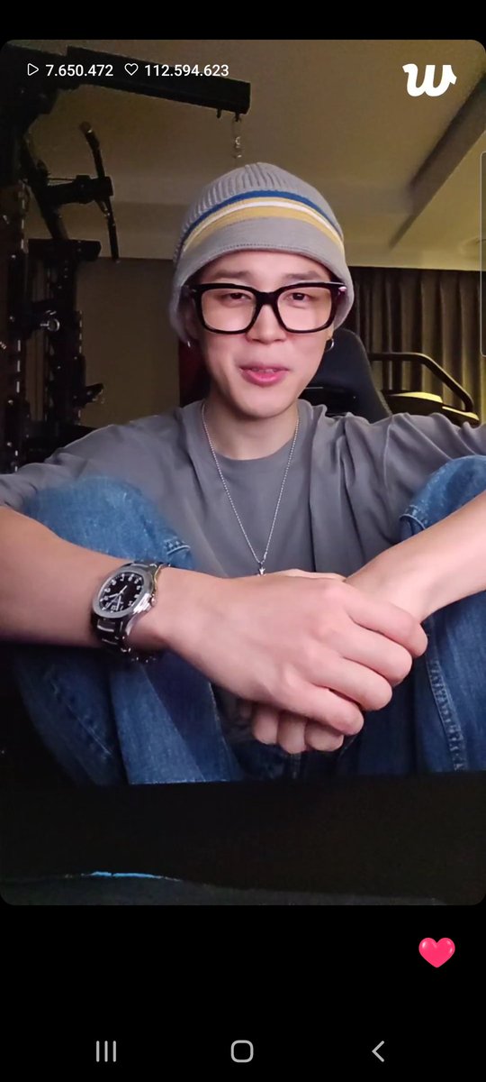 tinymimikok's tweet photo. La vida es tan bonita cuando Jimin vino a saludarnos por su cumple y decirnos que esta bien, es un ser de luz te amo tanto Jiminie 🥰

#HappyBirthdayJimin #JIMINDAY https://t.co/vjJnOlN8hg
