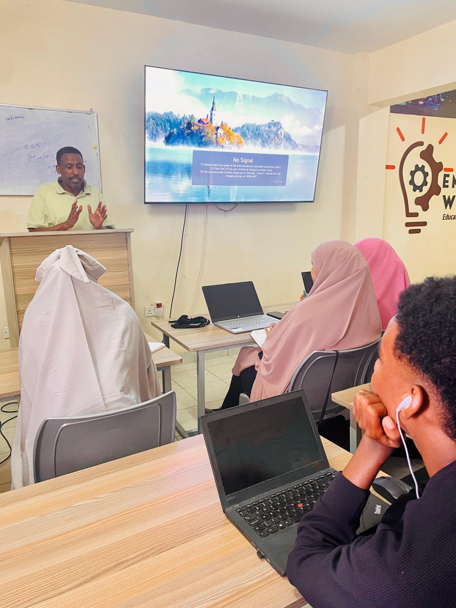 EmpowerwithIT's tweet image. This morning, we hosted Nour Omar, Principal Software Engineer at Microsoft, for an inspiring mentorship session at @EmpowerwithIT !
Our students and mentors gained valuable insights on innovation, career growth, and building impactful tech solutions for Northern Kenya.