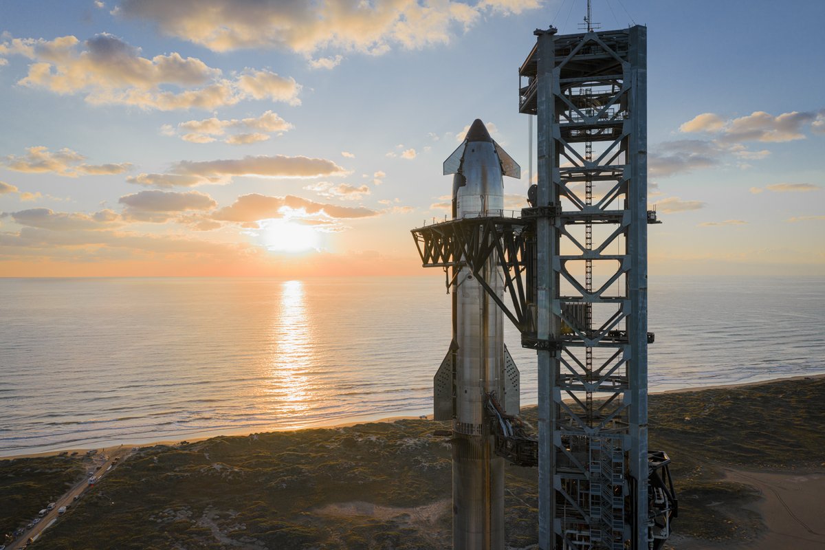 SpaceX's tweet image. Starship and Super Heavy on the pad for the eleventh flight test