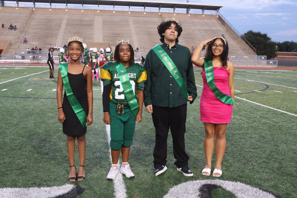 AlbrightMS's tweet photo. 🎉 Crowns, smiles, and lots of Warrior pride! Congratulations to our Homecoming Court and winners for 2025. 💚💛 #HocoWeek #WarriorPride
@AliefISD @Alief_Athletics https://t.co/NbnUic6pOc