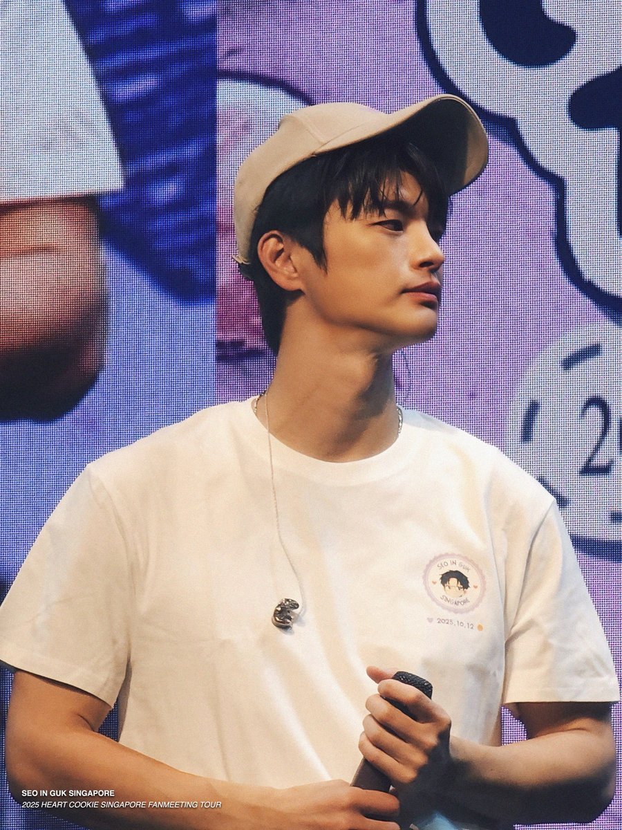 SEOINGUKSG's tweet photo. Our shining star looking ever so stunning and youthful in this fit! 🤩 @Whatsup_Inguk 

#SEOINGUK
#SEOINGUKinSG
#HeartCookieAsiaTour
#HeartCookieSingapore 
#서인국
#ソイングク
#徐仁国 https://t.co/bPhPyAI0T3