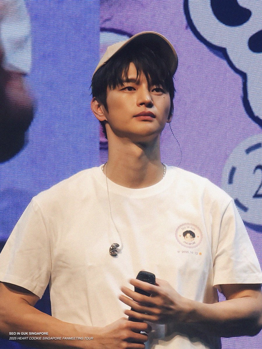 SEOINGUKSG's tweet photo. Our shining star looking ever so stunning and youthful in this fit! 🤩 @Whatsup_Inguk 

#SEOINGUK
#SEOINGUKinSG
#HeartCookieAsiaTour
#HeartCookieSingapore 
#서인국
#ソイングク
#徐仁国 https://t.co/bPhPyAI0T3