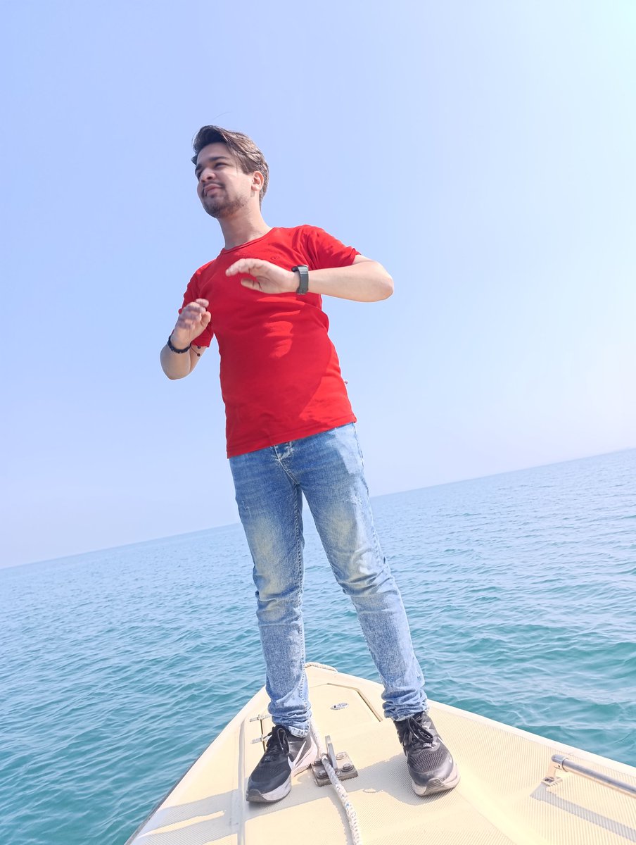 arduinomegali's tweet image. وقتی فاز تایتانیک میگیری👀😂