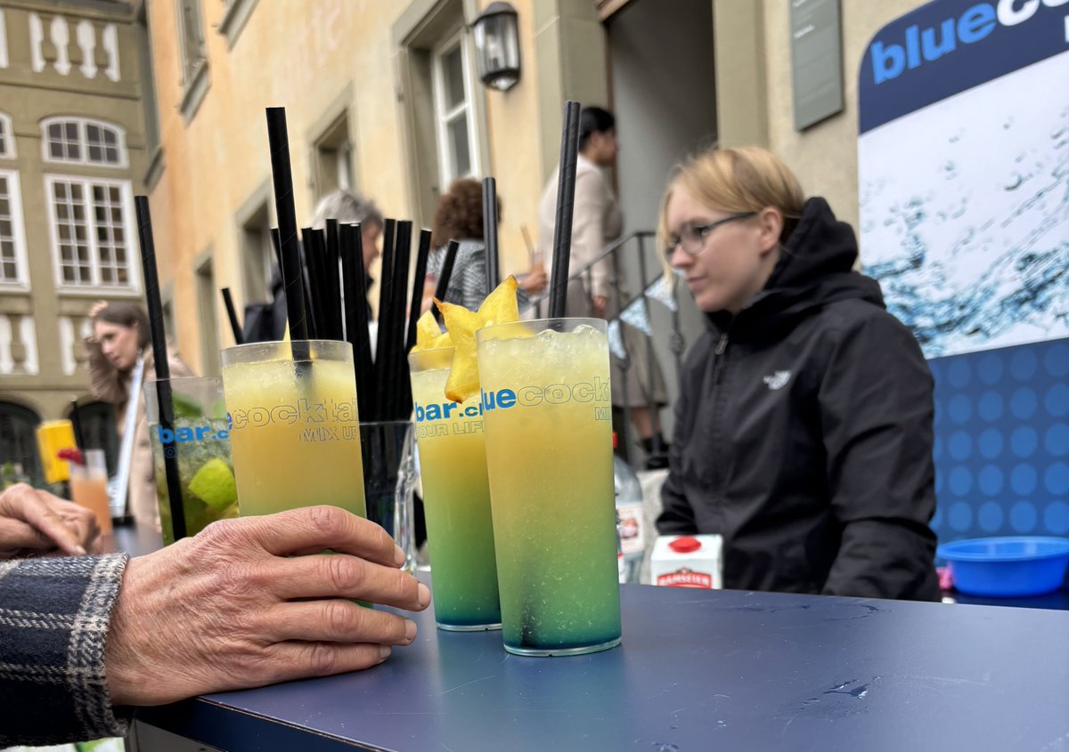 Hochzeitsapéro Kulturhof Schloss #Köniz.
#BlueCocktailBar #alkoholfrei #Mocktails #soberlife #sobriety #sober #SoberCurious #MindfulDrinking