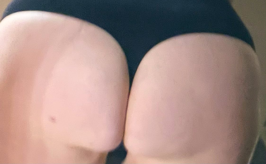 whispered0503's tweet photo. When my man says he has a seat for meβ¦.better pull those panties to the side daddyβ¦ π«¦π€ #thickthighs. #ass #milf #smackit https://t.co/yL8qcqEowF