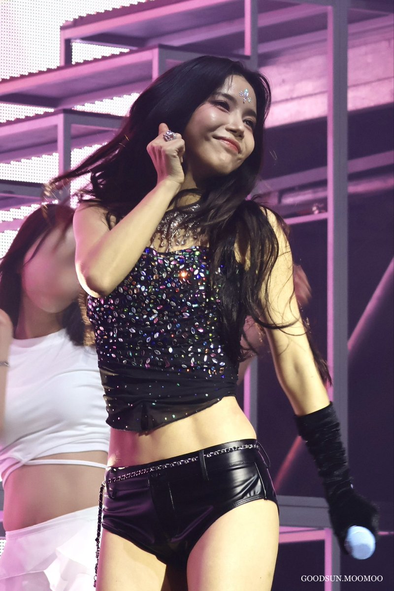 yongtinybear's tweet image. space concept was so real because she really isn't from this earth