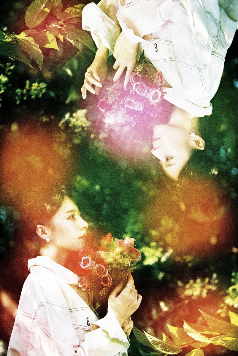 hodachrome2's tweet image. 多重露光フォトウォークの講師作例③
1回目はモデルの葉月さんを上下対称にその場多重し、2回目は山下公園の花をぼかして色味のみ加えました。計3回露光。
Canon EOS7s/Kodak E100VS
#秋のフィルム多重露光フォトウォーク