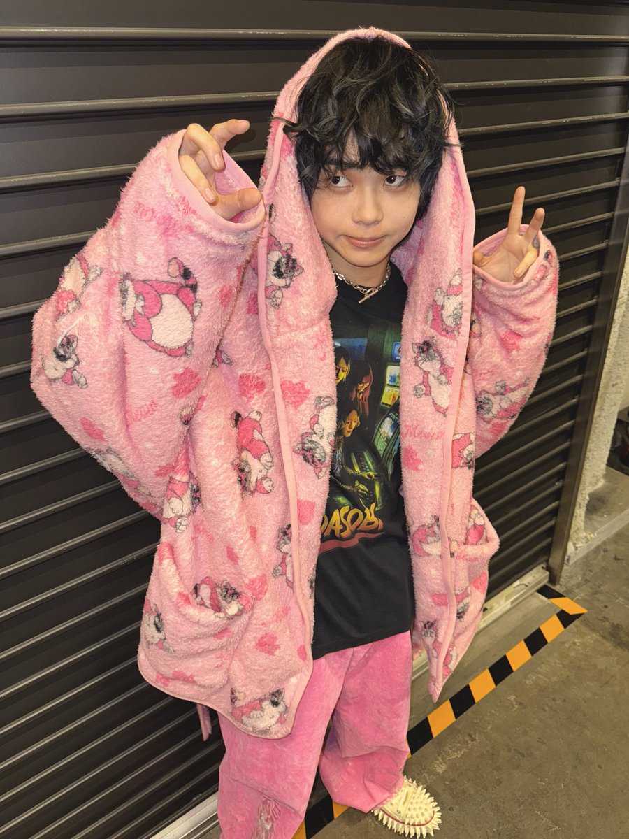 sota_dawgss's tweet photo. 激カワ衣装でぶち上げてきました👾💗🌀
#YOASOBI #ZOZOFES https://t.co/GbMMaYoWJS