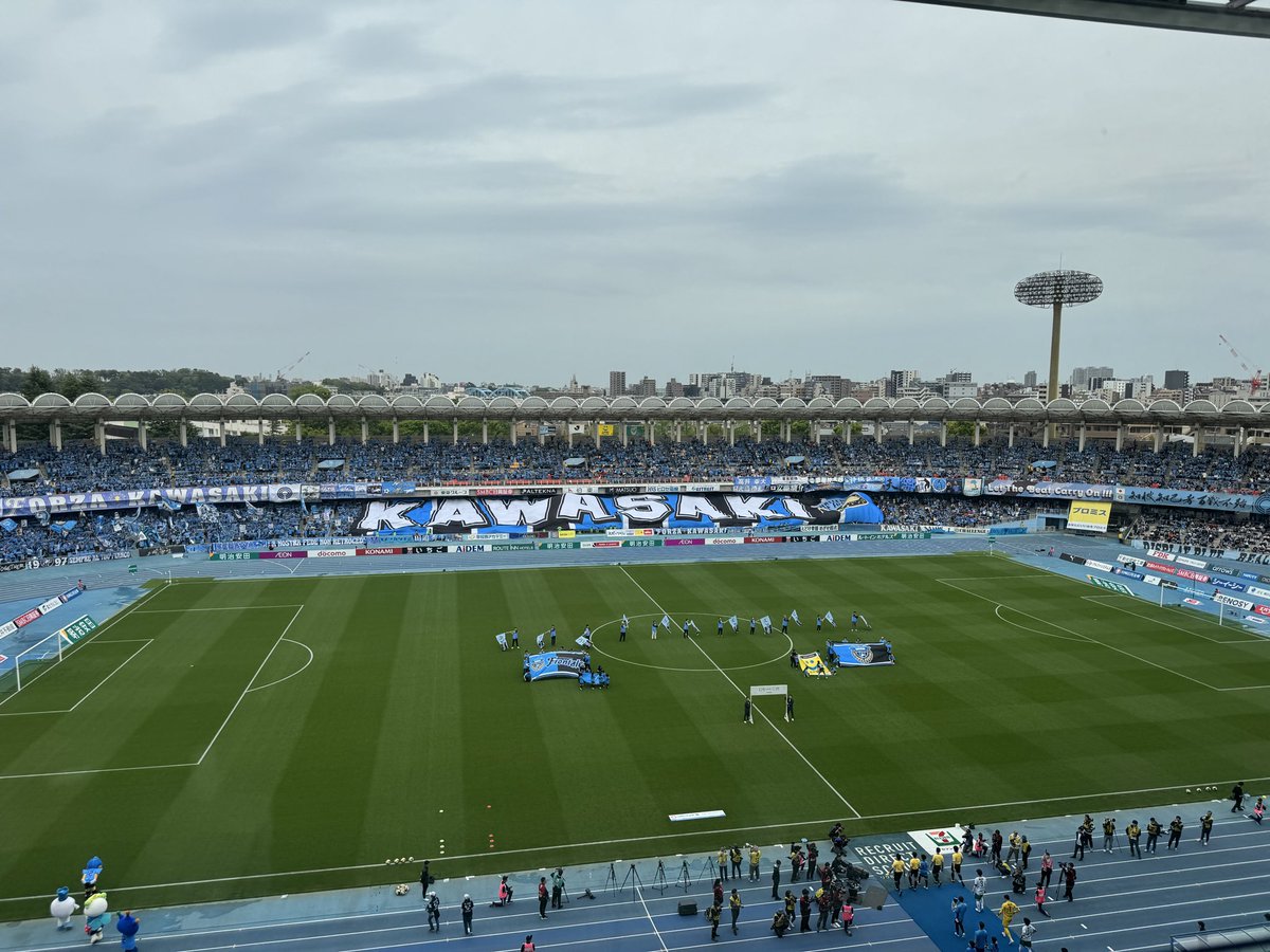 shotakibe's tweet image. チームや選手に対し、様々な意見があるのは当たり前だと思います。
だって、選手もサポーターも一緒に戦っているんだから。
ただ、侮辱はダメだよ。
意味なく誰かを傷つけても、プラスになることはひとつも無い。投稿する前に、一呼吸おきましょう!
まだシーズンは終わっていない!…
