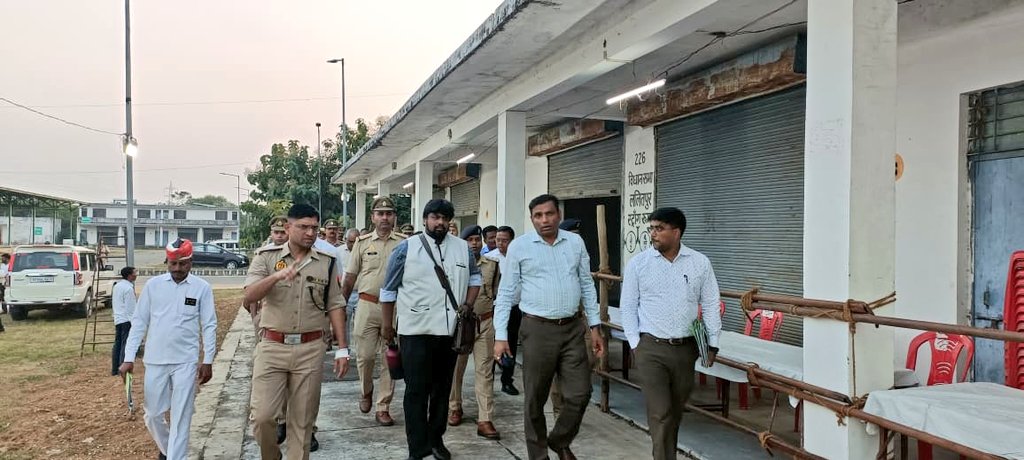 Dm Lalitpur (@dmlalitpur) on Twitter photo <a href="/DMLalitpur/">Dm Lalitpur</a> व #SPLalitpur <a href="/IPSMdMustaque/">Md Mustaque IPS</a> द्वारा नगर पालिका उपचुनाव-25 के दृष्टिगत कोतवाली ललितपुर क्षेत्रान्तर्गत अमरपुर मण्डी स्थित स्ट्रांग रूम/मतगणना स्थल/पोलिंग पार्टी रवाना स्थल का स्थलीय निरीक्षण कर तैयारियों की समीक्षा की गयी तथा  सम्बन्धित को आवश्यक दिशा निर्देश दिए गए । <a href="/DMLalitpur/">Dm Lalitpur</a> व #SPLalitpur <a href="/IPSMdMustaque/">Md Mustaque IPS</a> द्वारा नगर पालिका उपचुनाव-25 के दृष्टिगत कोतवाली ललितपुर क्षेत्रान्तर्गत अमरपुर मण्डी स्थित स्ट्रांग रूम/मतगणना स्थल/पोलिंग पार्टी रवाना स्थल का स्थलीय निरीक्षण कर तैयारियों की समीक्षा की गयी तथा  सम्बन्धित को आवश्यक दिशा निर्देश दिए गए ।