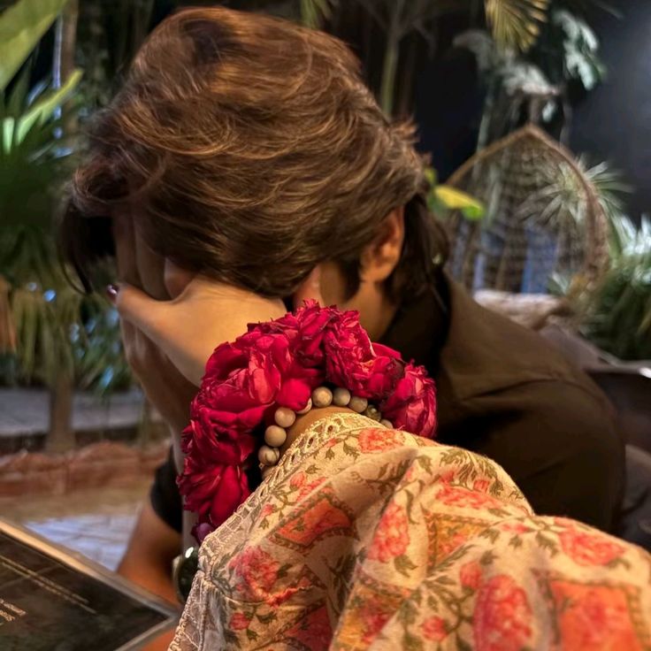 کچھ لفظ مجھے گر مل جائیں 
میں ان میں تجھے تحریر کروں

اپنی ذات کے رنگ تجھ میں بھر کر
تجھے پھر سے میں تعبیر کروں❣️
#MS