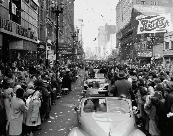 MikeACollier's tweet image. 77 years ago yesterday, more than 200,000 people turned out to celebrate the Cleveland Indians’ World Series victory over the Boston Braves, with a parade stretching from Terminal Tower to University Circle.